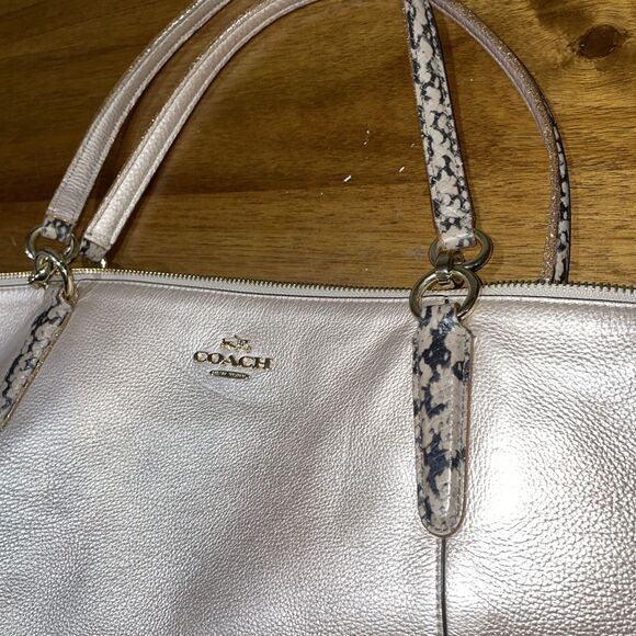 Coach Ava Large Leather Tote Handbag in Champagne Pink with Zip Closure - Picture 5 of 12